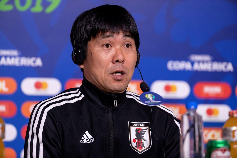 Técnico do Japão responde críticas por convite na Copa América e explica "opção" por time sub-23 | japão | ge