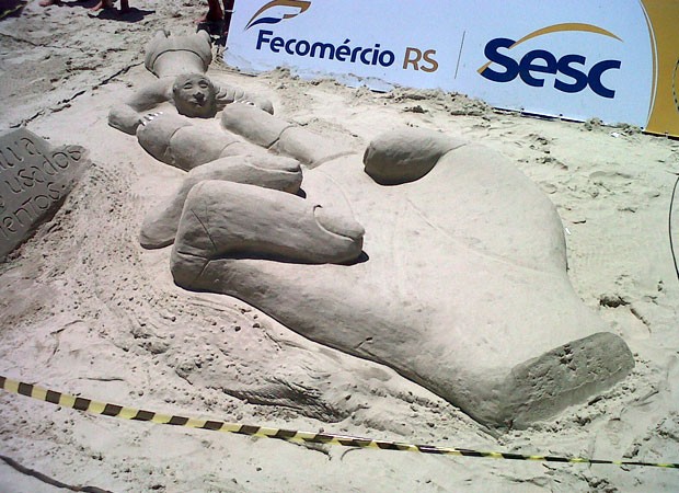 Escultura areia Capão da Canoa (Foto: Everson Dornelles/RBS TV)