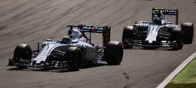Felipe Massa e o companheiro Valtteri Bottas: disputa interna acirrada na pista de Monza (Foto: Getty Images)