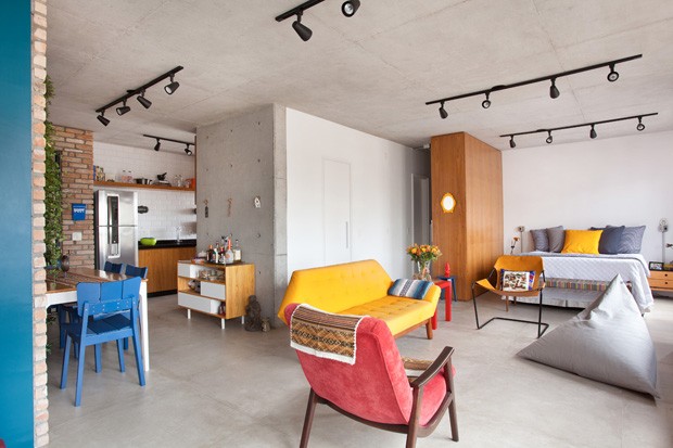 Um apartamento colorido e industrial com jeito de loft  (Foto: Adriana Barbosa/divulgação)
