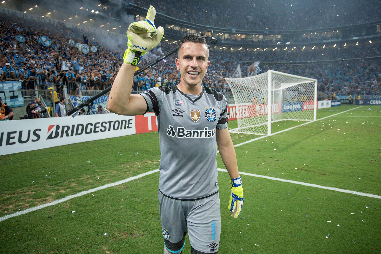 Mais experiente em clássicos, Grohe vive primeiro Gre-Nal em novo status no Grêmio