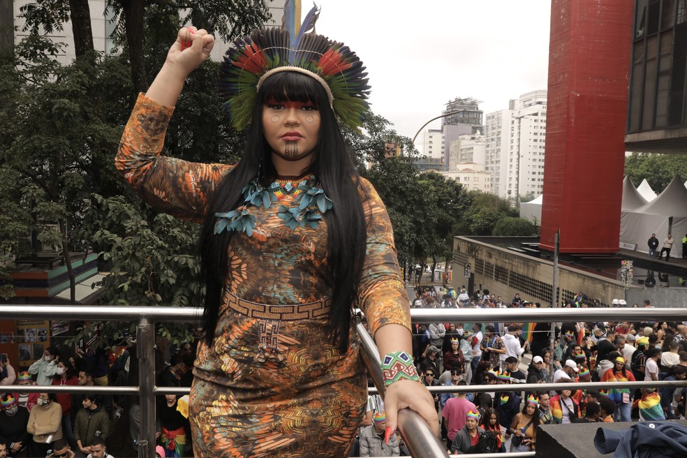 Thaline Karajá na Parada LGBT+ — Foto: Celso Tavares/g1