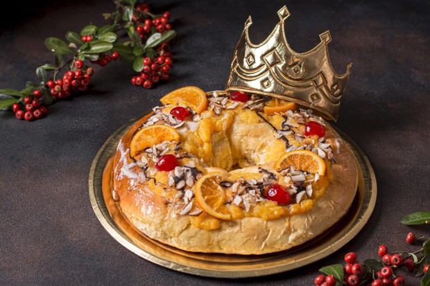 Bolo de epifania, bolo de reis ou rosca de reyes fotos, imagens de