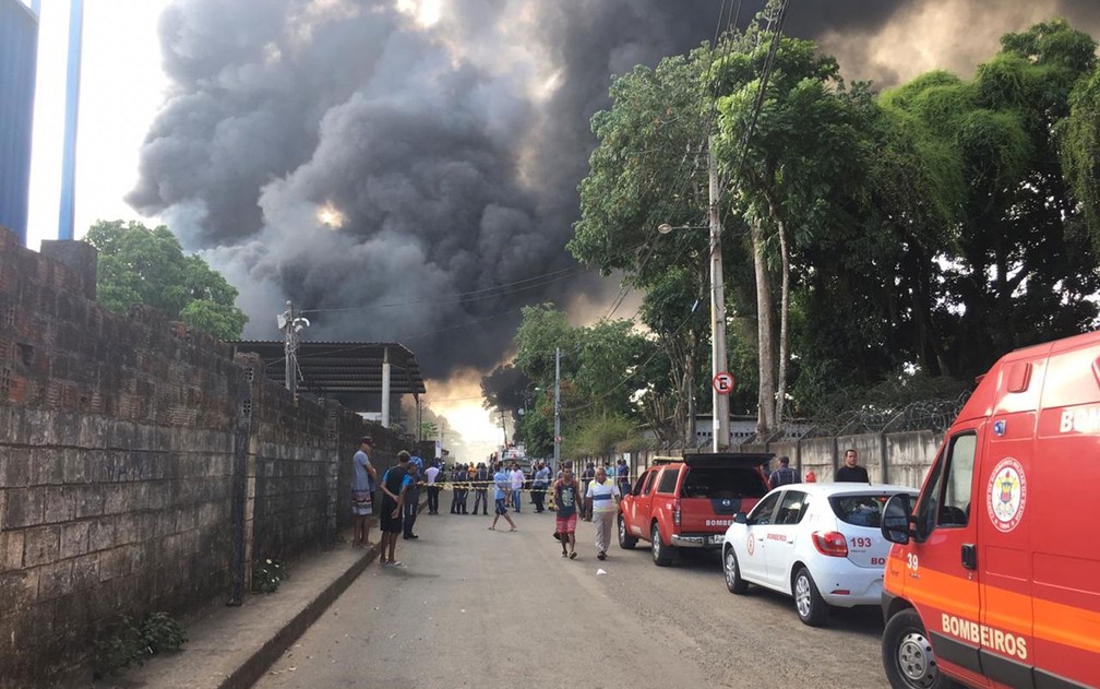 Rua onde fica a fÃ¡brica que pegou fogo em Salvador â€” Foto: Phael Fernandes/G1