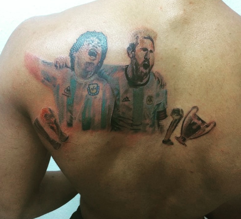 Tatuagem de Maradona e Messi mostra o fanatismo do recifense Adriano Lima pelo futebol argentino — Foto: Reprodução/WhatsApp