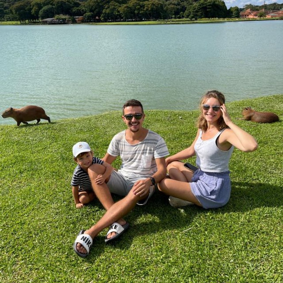 Anastasia e a família em Florianópolis antes do parto do segundo filhoAnastasia e a família em Florianópolis antes do parto do segundo filho — Foto: Arquivo pessoal via BBC