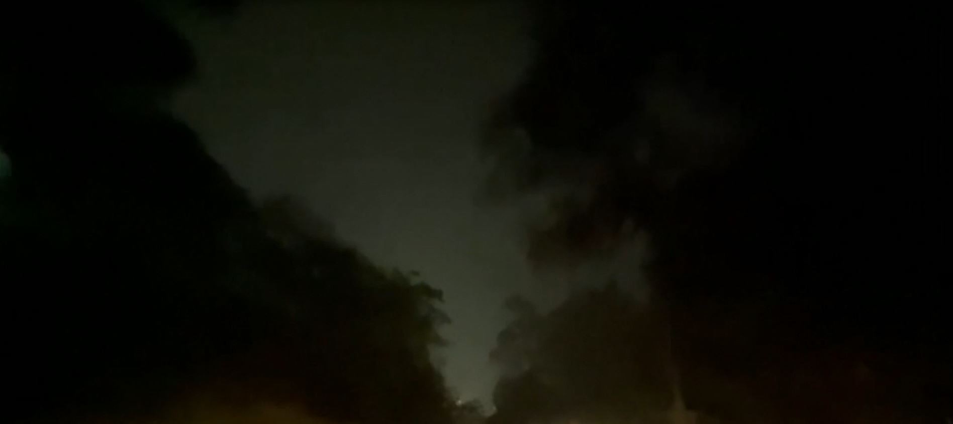 Veja momento em que chuva com raios se aproxima de Socorro e faz 'virar noite' na cidade; VÍDEO