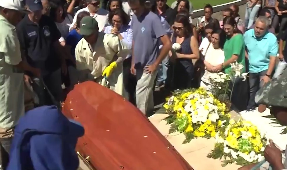Delegado da Polícia Civil baleado durante ação de PMs é enterrado na Bahia — Foto: Reprodução/TV Santa Cruz
