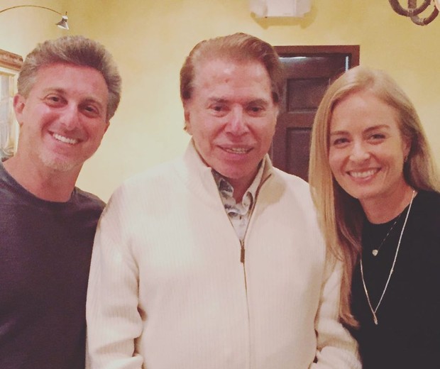 Luciano Huck e Angélica posam com Silvio Santos (Foto: Reprodução/Instagram)