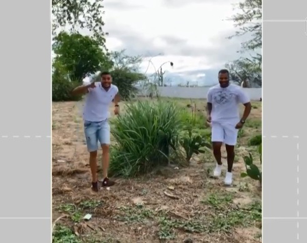 Amigos de Ney Lima aparecem em meio a plantação em vídeo com paródia de vinheta da Globo — Foto: Reprodução