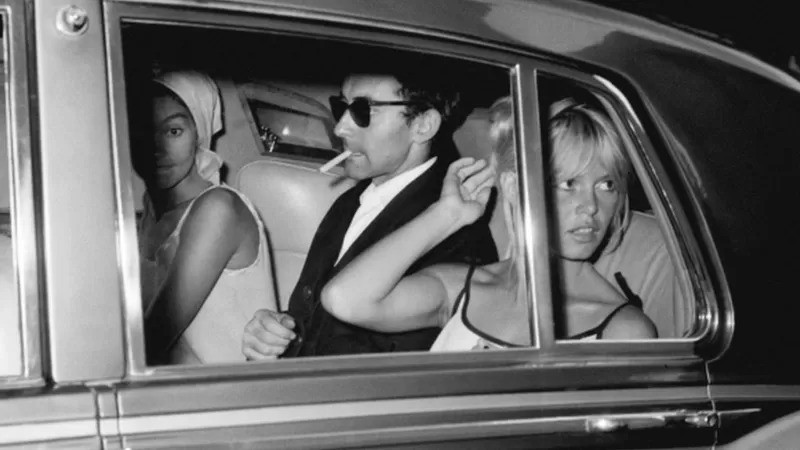 Godard e Brigitte Bardot (à direita), que foi a protagonista de 'O Desprezo', filme de 1963 (Foto: GETTY IMAGES via BBC)