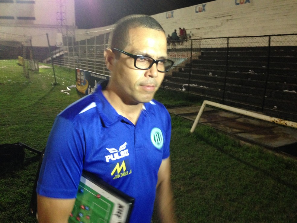 Técnico Luciano Veloso lembra que Calango superou campo no ano passado (Foto: Vital Florêncio / GloboEsporte.com)