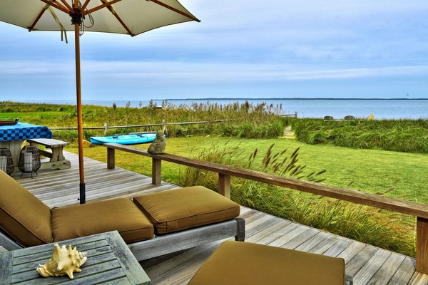 A atriz Kim Cattrall está pedindo o equivalente a R$ 18 milhões por sua casa de praia no estado de Nova York (Foto: Divulgação)