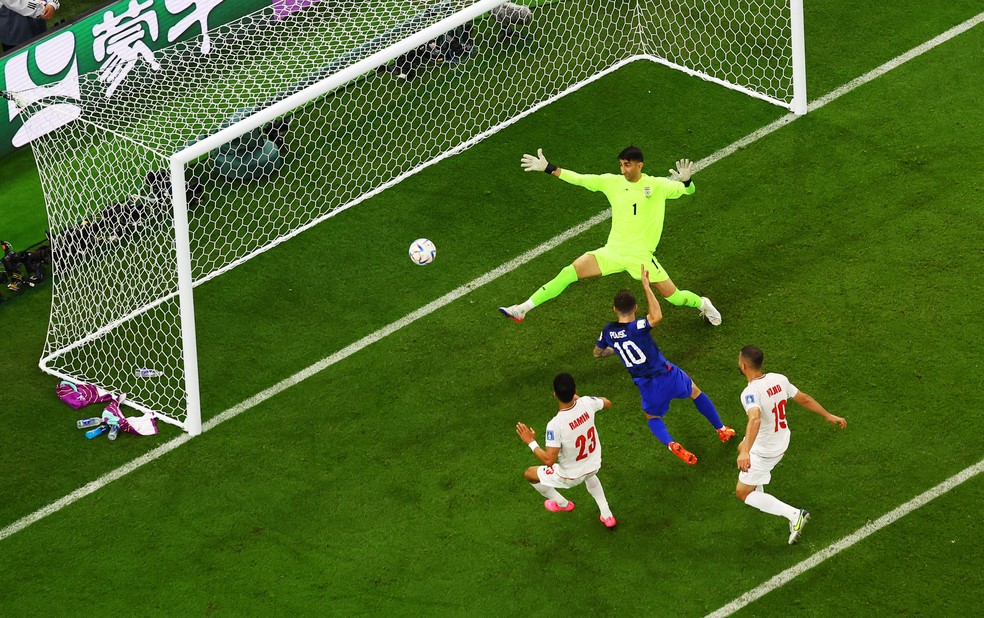 Christian Pulisic abre o placar para os Estados Unidos contra o Irã — Foto: Reuters