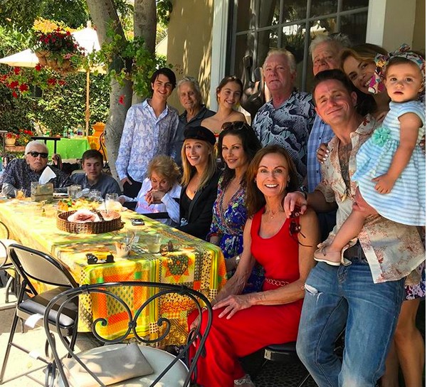 Krik Douglas em um almoço de família, com a presença de Michael Douglas e Cameron Douglas (Foto: Instagram)