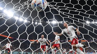 Zagueiro Andreas Christensen empata o jogo para a Dinamarca — Foto: NATALIA KOLESNIKOVA/AFP