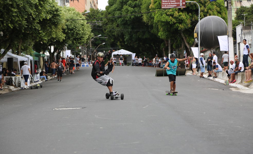 Ladeira da Travessa 14 de março, entre as avanidas Magalhães Barata e Gentil Bittencourt, vistou pista skate no último domingo — Foto: Alessandra Serrão/Comus