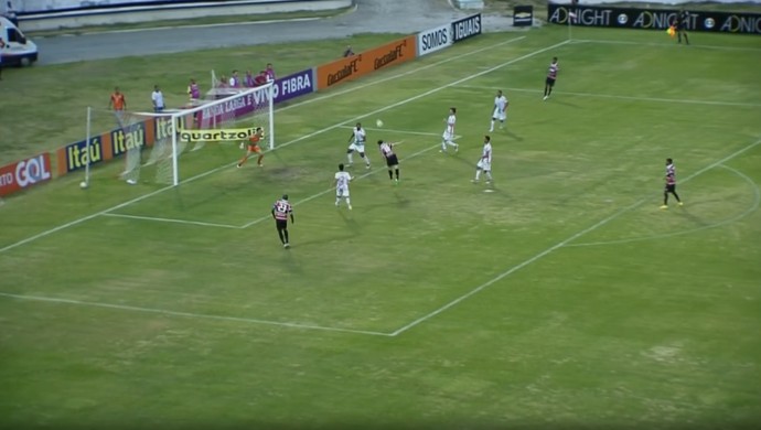 Fernandinho, Cirino, Cléber Santana e Cárdenas lutam por lance mais bizarro