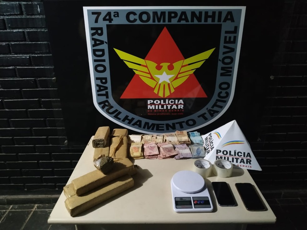 Material apreendido pela Polícia Militar, no bairro Novo Horizonte, em Teófilo Otoni — Foto: Polícia Militar/Divulgação