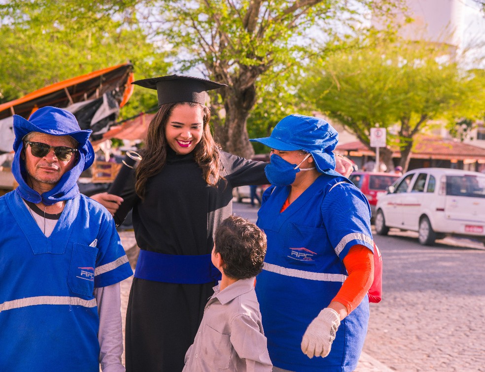Além de Vanessa, Moisés e Iracilda têm outros três filhos que também participaram do ensaio. — Foto: Cleyton de Paula
