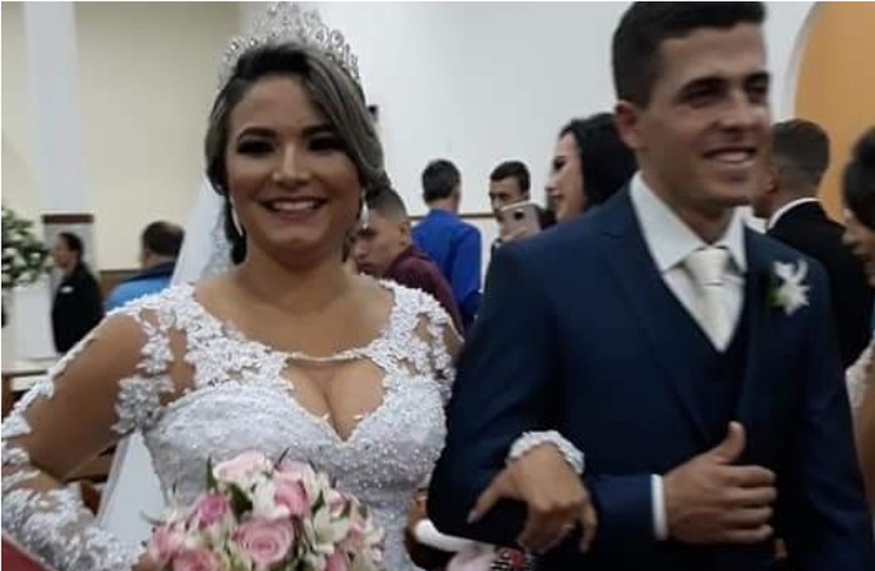 Pricila Freixo casou em agosto de 2018 e ainda não recebeu as fotos. As imagens que tem foram feitas por celular — Foto: Acervo Pessoal
