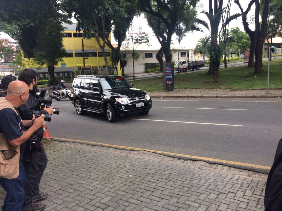 Marcelo Odebrecht chegou à Justiça Federal para colocar tornozeleira eletrônica (Foto: Thais Kaniak/G1)
