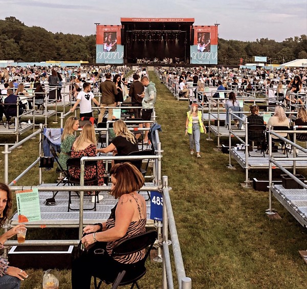 Público se dividiu em 'cercas' em novo festival na Inglaterra — Foto: Divulgação / Virgin Money Unity Arena / David Wala