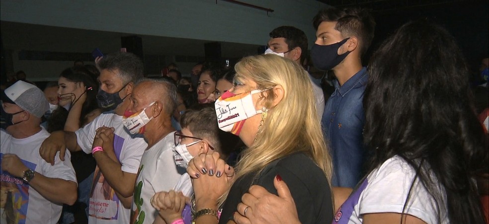 Família de Juliette se reuniu no Clube Campestre, em Campina Grande, para assistir a final do BBB21 — Foto: Reprodução/TV Paraíba