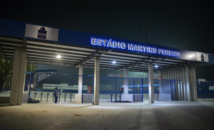 Estádio Martins Pereira noite 2014 (Foto: Tião Martins/ PMSJC)