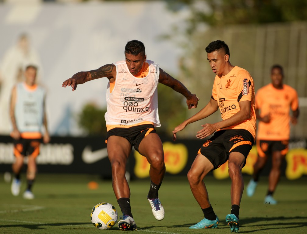 Rodízio de Vítor Pereira indica escalações mais jovens do Corinthians no Brasileirão