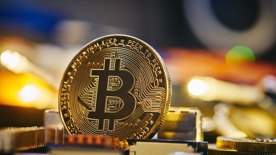 Bitcoin defende patamar de US$ 28 mil antes decisão do Fed