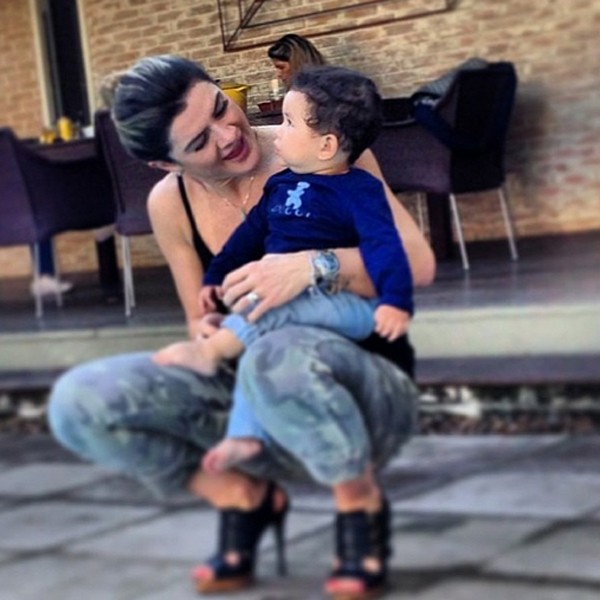 Mirela Santos com Bruno Lucas, filho do jogador Dentinho (Foto: Reprodução/ Instagram)