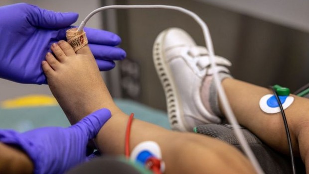 BBC- Pediatra de hospital no Texas faz apelo para que adultos se vacinem (Foto: Getty Images via BBC News Mundo)