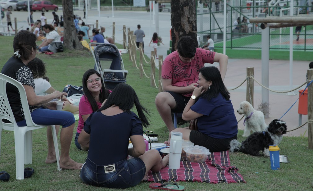 Família Napoleão presente no Parque do Rangedor para fazer um piquenique — Foto: Rafael Cardoso/G1 Maranhão