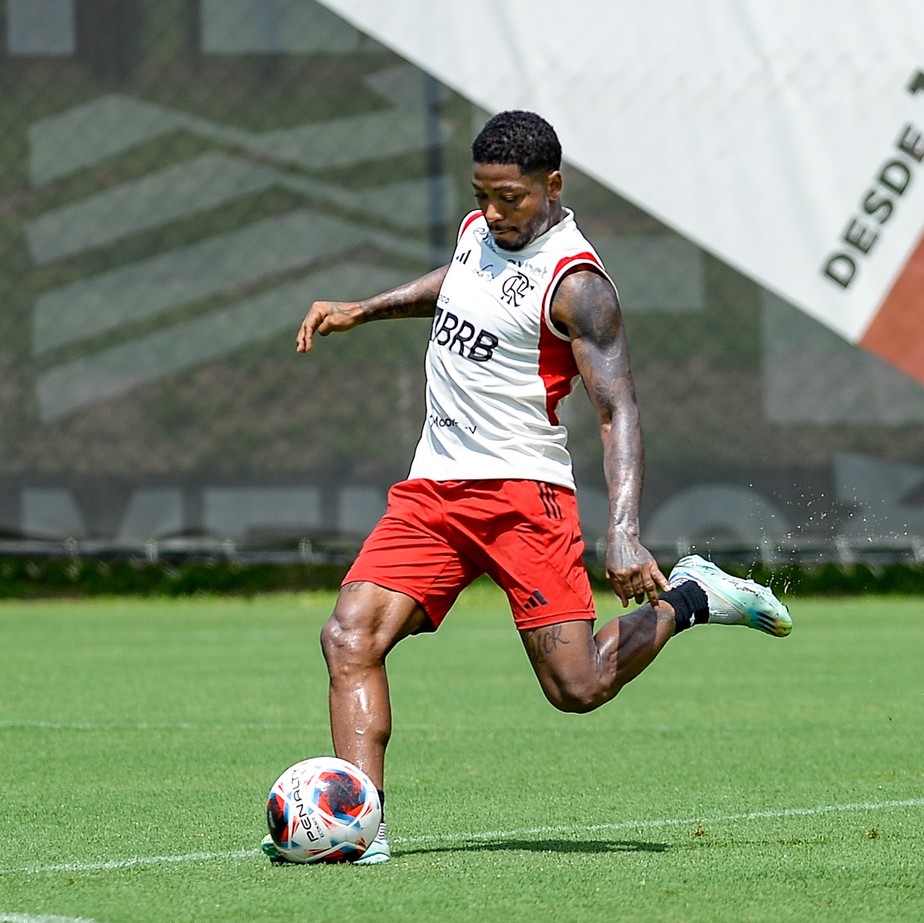 Marinho em ação no treino do Flamengo