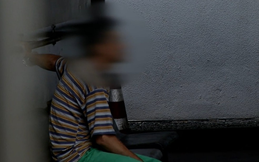 Homem de 45 anos foi preso com 9 mil vídeos pornográficos infantis — Foto: Reprodução/TV Anhanguera