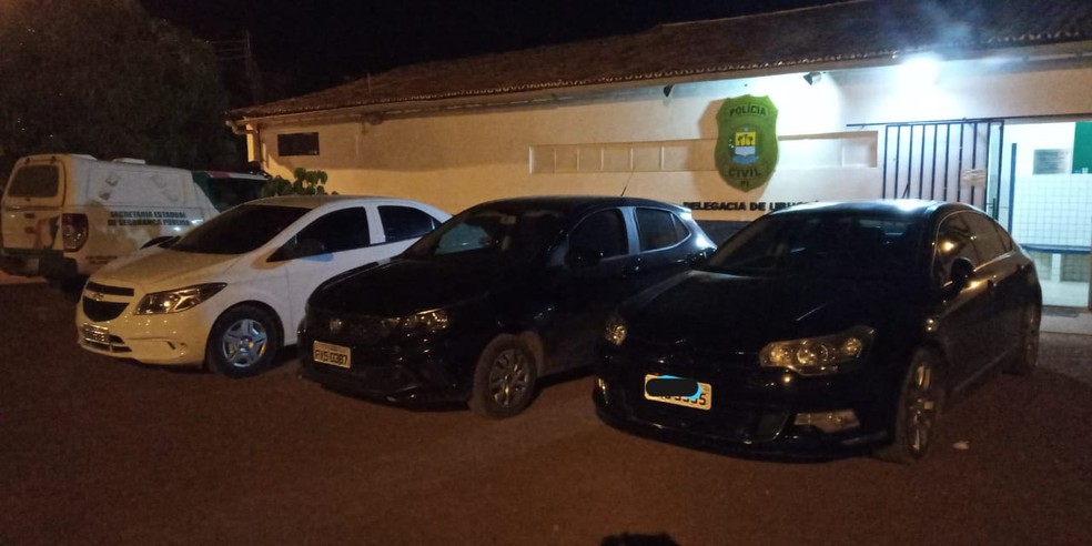 Três carros foram recuperados pela Delegacia de Polícia Civil em Uruçuí, no Sul do Piauí — Foto: Divulgação/Polícia Civil