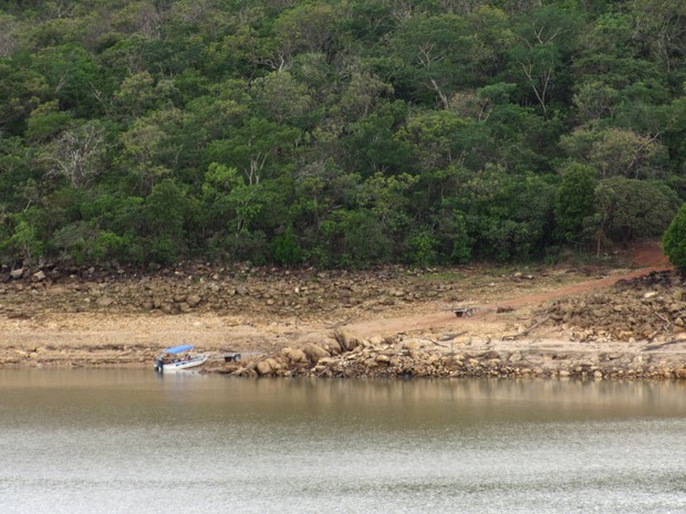 Volume de água na barragem do Descoberto reduziu e pode alcançar 20% ainda nesta quarta-feira (9) (Foto: Alexandre Bastos/G1)