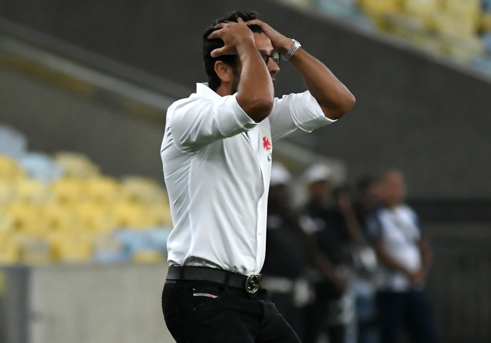 Alberto Valentim explica motivo de concentração até viagem (Foto: Alexandre Durão / GloboEsporte.com)