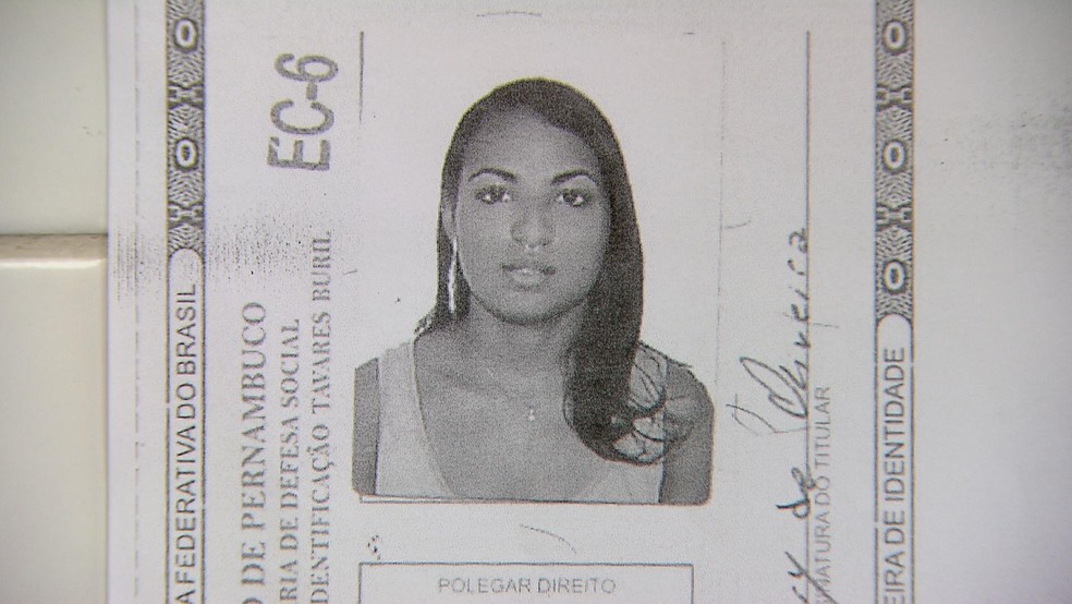 Caroline Marry de Oliveira, 24 anos, foi vítima de latrocínio quando deixava show, no Recife — Foto: Reprodução / TV Globo
