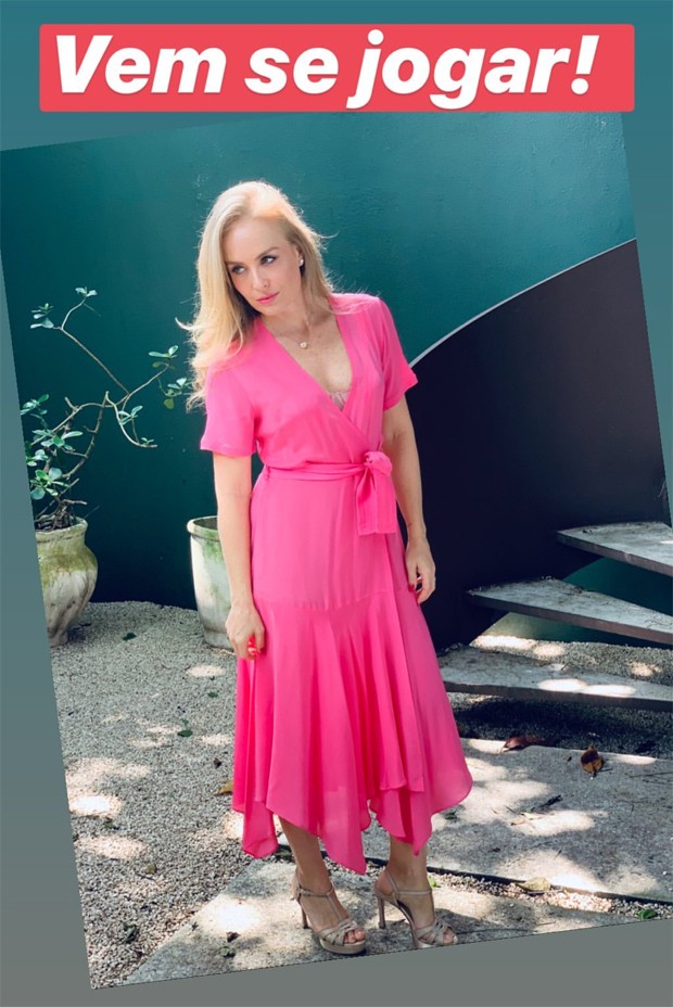 Angélica com vestido rosa (Foto: Reprodução/Instagram)
