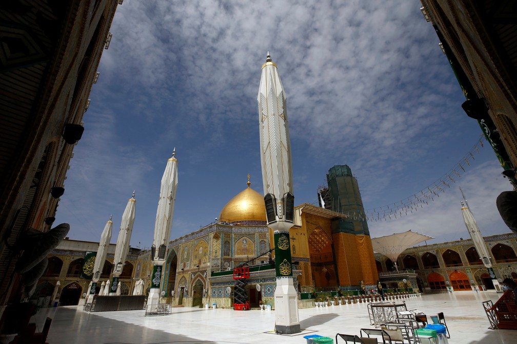 NAJAF (Iraque) - O Santuário Imam Ali é visto vazio na cidade sagrada de Najaf, no Iraque — Foto: Alaa-Marjani/Reuters
