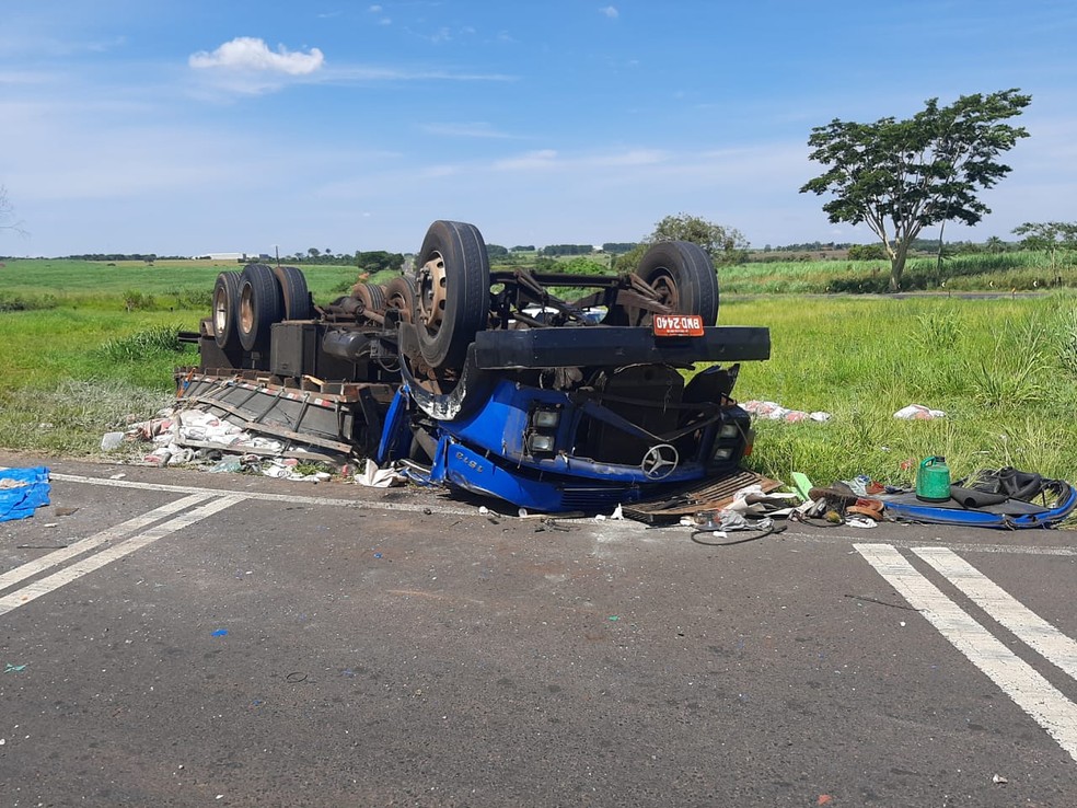 Motorista fica preso às ferragens após acidente de trânsito em rodovia de Ibitinga — Foto: Arquivo pessoal