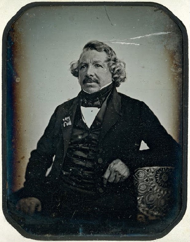 Raro retrato de Louis Daguerre, francês inventor da Fotografia. O retrato foi feito pelo daguerreotipista Jean Baptiste Sabatier-Blot em 1844 (Foto: George Eastman House/Google Art Project)