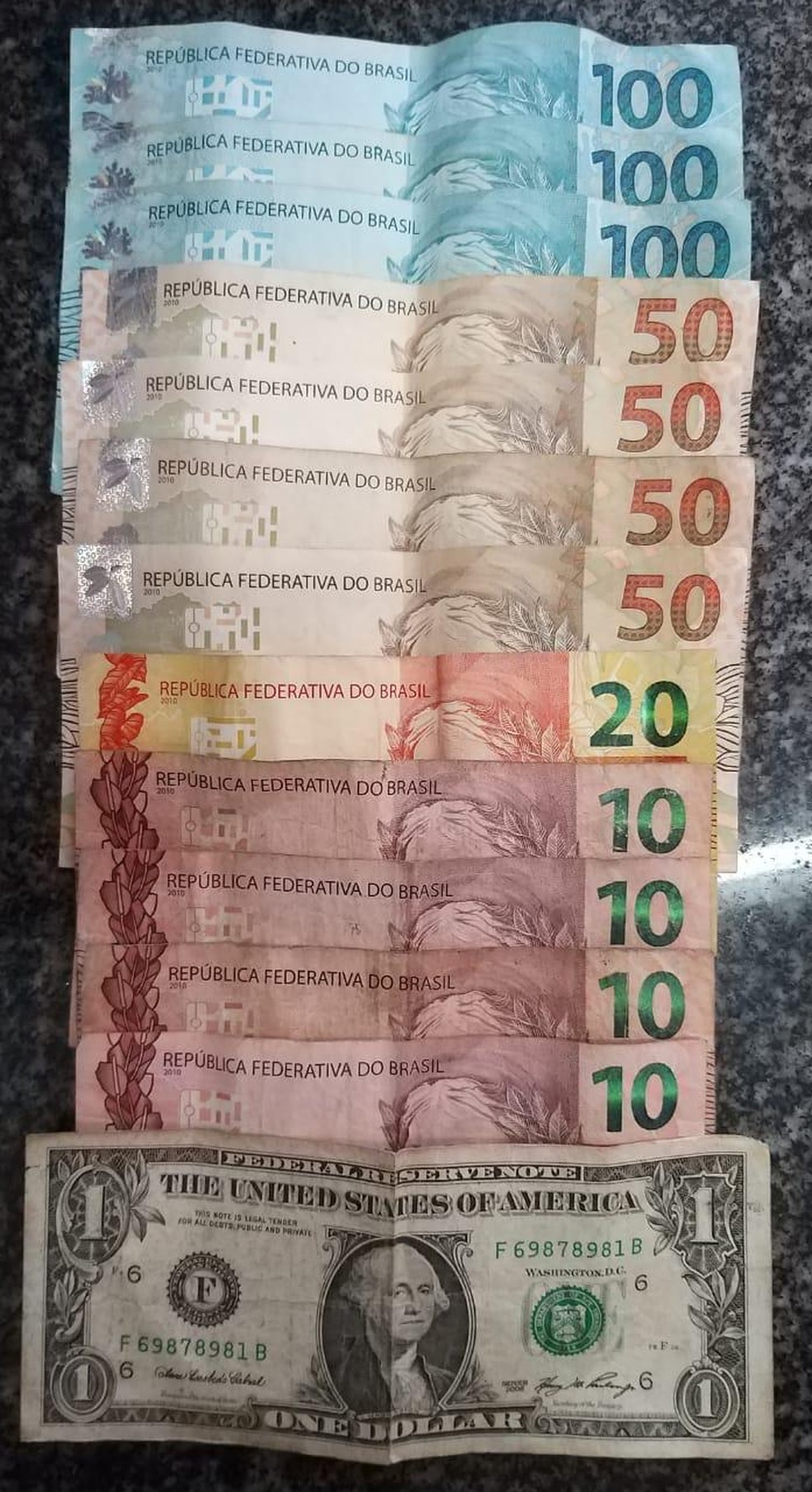 Grupo estava em posse de mais de R$ 500 reais e U$$ 1 dólar. — Foto: Divulgação/Polícia Militar do Maranhão