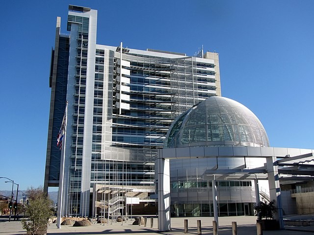 A prefeitura de San José fica em um prédio público de arquitetura contemporânea (Foto: Wikimedia Commons / Creative Commons)
