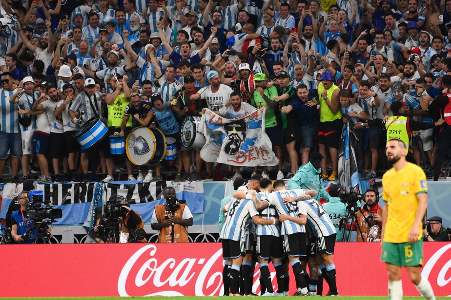 Sinergia entre torcedores e jogadores da Argentina tem sido destaque nesta Copa do Mundo