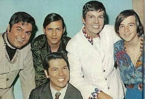 Silvio Santos com os cantores Agnaldo Rayol, Paulo Sérgio, Cauby Peixoto e Ed Carlos  (Foto: Reprodução/Instagram)