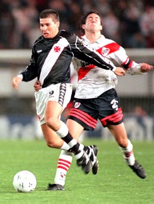 Luizão Vasco 1998 (Foto: Agência AFP)