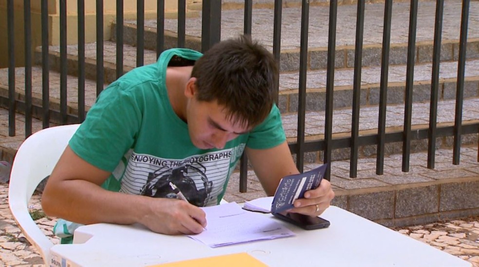 Jovens entre 18 e 24 anos representam 32% do total de desempregados no Brasil no 2º trimestre deste ano (Foto: Carlos Trinca/EPTV)